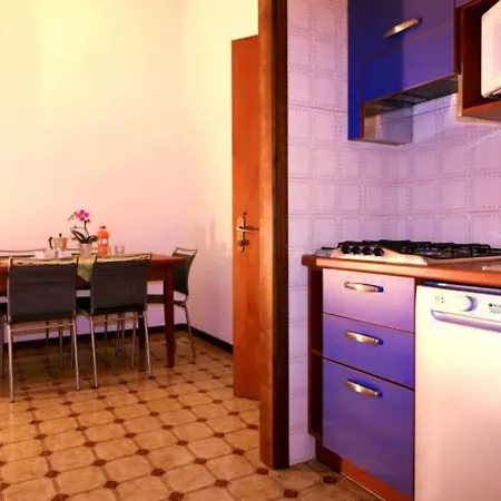 아파트 Bright And Cosy In Lido Dei Pini