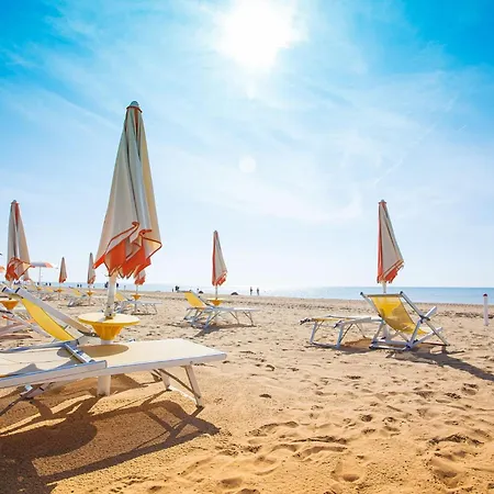 Bright And Cosy In Lido Dei Pini
