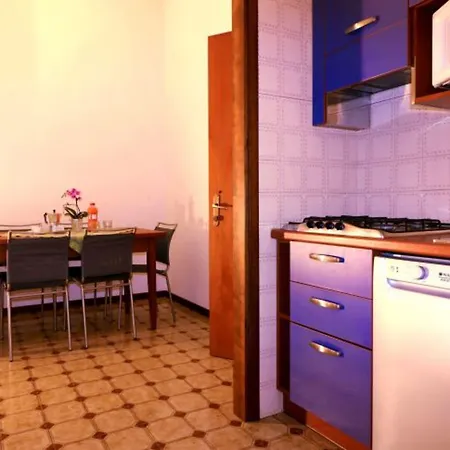 아파트 Bright And Cosy In Lido Dei Pini *