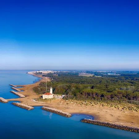 Bright And Cosy In Lido Dei Pini