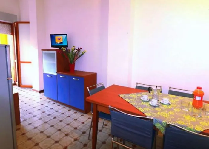 Апартаменти Bright And Cosy In Lido Dei Pini *